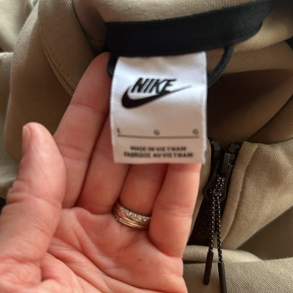 Tan Nike Tech size L like new condition. - Picture 6 of 11